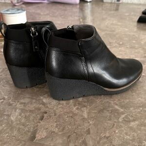 Dr. Scholls Ankle Boots, leather with zipper closure Size 7 Women’s.